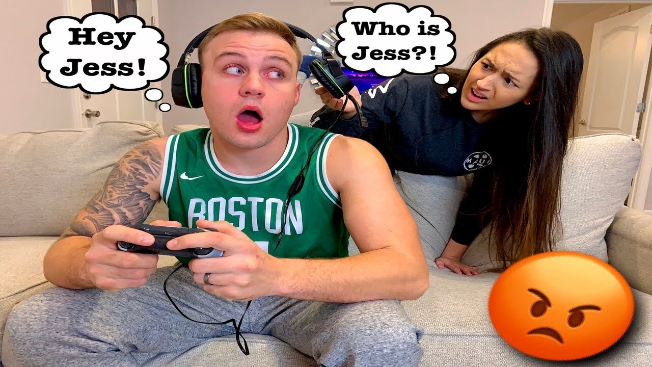 Играю с девушками онлайн, чтобы посмотреть на реакцию жены! *Уморительно*