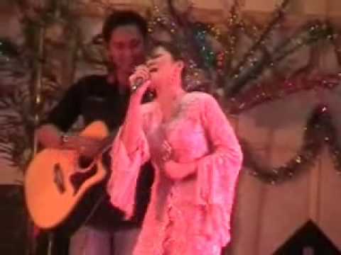 Azura Lisa 'Live' in Perth - (Cover Version - Pulanglah- Aishah).wmv