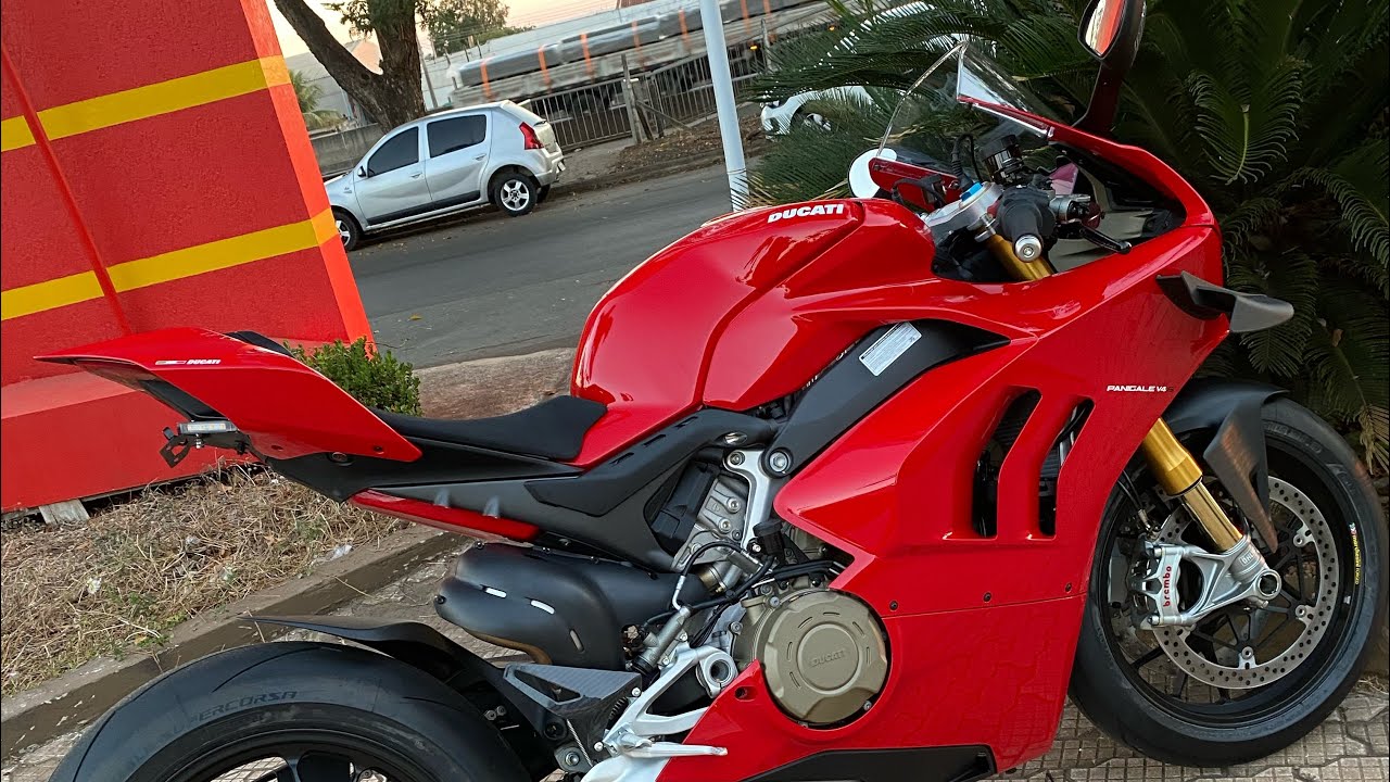 QUANDO VOCÊ ESTÁ ATRASADO E TEM UMA DUCATI V4S A NOITE
