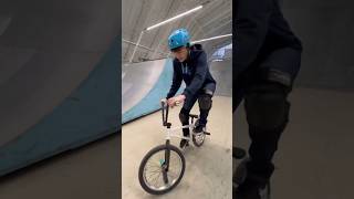 Трюки на самокате и BMX #самокат #скейтпарк #bmx #трюкинасамокате #scooter