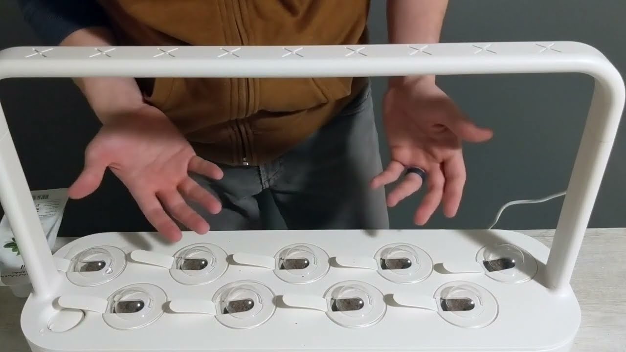 Click and Grow - Smart Garden 9 Pro (Hydroponics) | Unboxing & First Impressions!