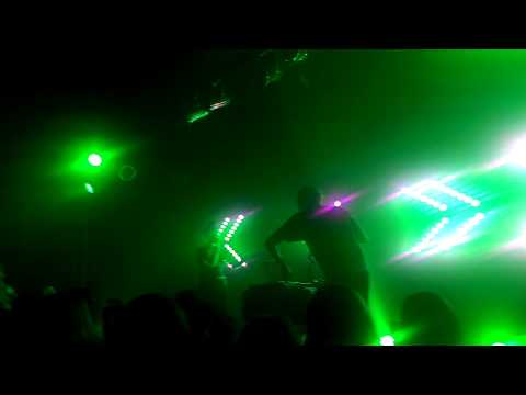 Sylvan Esso - Uncatena (Live)