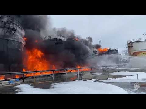 В Клинцах Брянской области горит нефтебаза