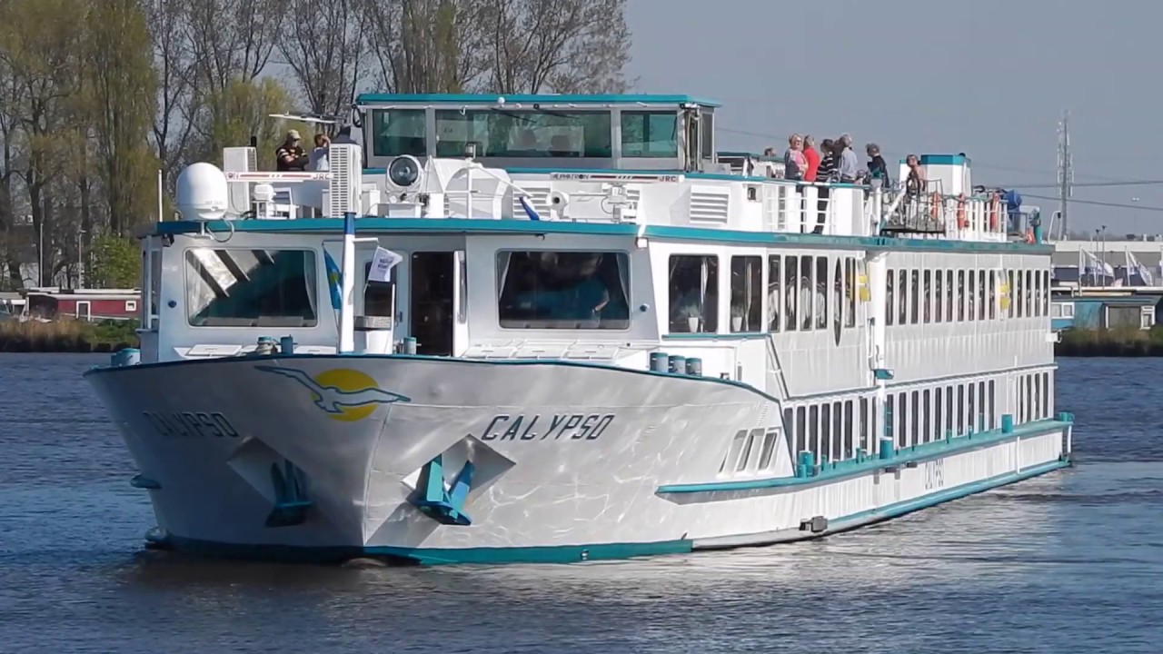 'BBQ Boot' + 'CALYPSO' and 'NULLICEDO' (2 x 730HP) Entering/ Leaving a