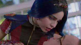 Descendants 3 - Evie Kisses Doug | Clip #21