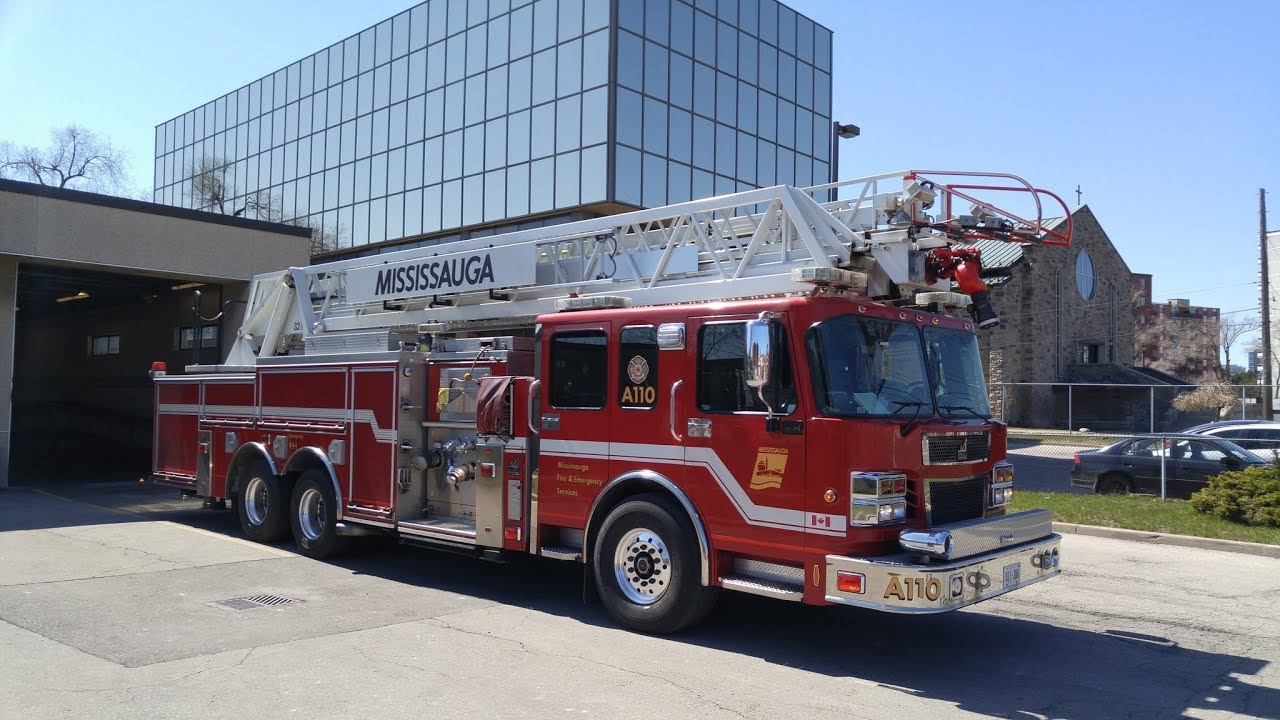 Mississauga Fire Aerial 110 Responding