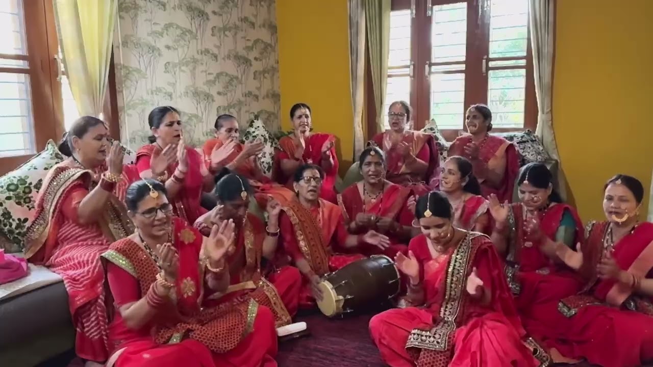 चटक चुनरिया है लाल अम्बे तेरी चटक चुनरिया है लाल 