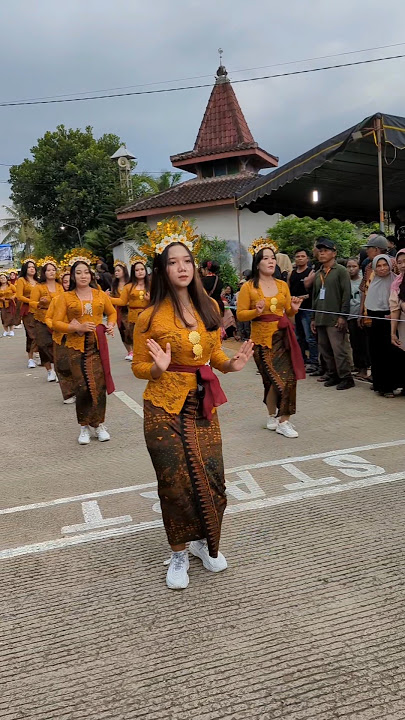 kompak banget jogetnya!! joget karnaval keren