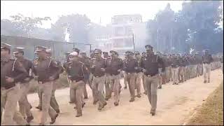 Mirzapur: पुलिस जवानों को शारीरिक व मानसिक रूप से स्वस्थ रखने के लिए एसपी अभिनंदन ने लगवाई दौड़..