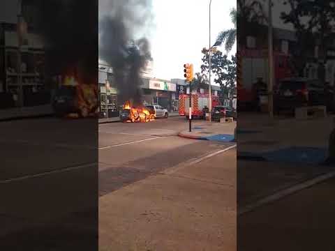 El auto del senador Daniel Bianchi incendiandose en Punta del Este