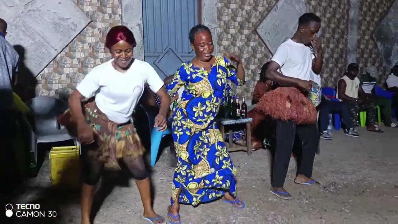 La jeunesse de Boundji avec leur maman la reine Huguette Andzoua