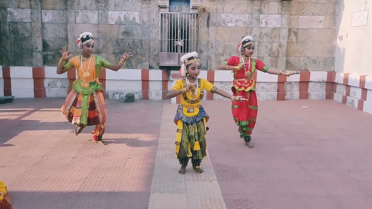 ✨Laya bava renu niruthiyalaya🥰Dance school❣️bharathanatyam😍 yamunai aatrile dance cover 💛
