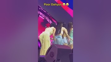 Momo can’t leave Dahyun’s butt alone 😭😂 #twice #dahyun #twicemomo #dahmo #twiceconcert #twiceedit