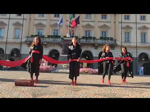Flash mob contro la violenza sulle donne: Red Ladies Shoes in piazza