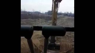CAT 345B LOADING TRI-AXEL DUMP TRUCKS