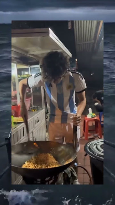 ketika bule cosplay tukang nasi goreng😂 #meme #memeshorts #vidiongakak #shortvideo
