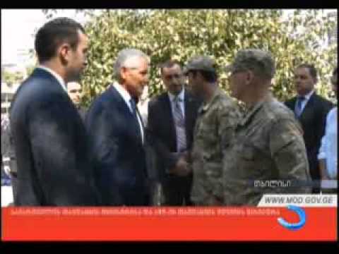 ჩაკ ჰეიგელმა გმირთა მემორიალი მოინახულა