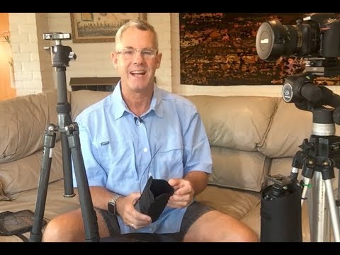 "Tip of the day" Attach a pouch on your tripod for your flash.