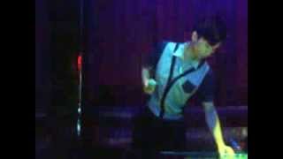 Superstar Kurt Tay sing:''Deng Ni Deng Dao Wo Xin Tong''in December 2013