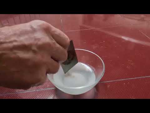 Едкий натр растворяет