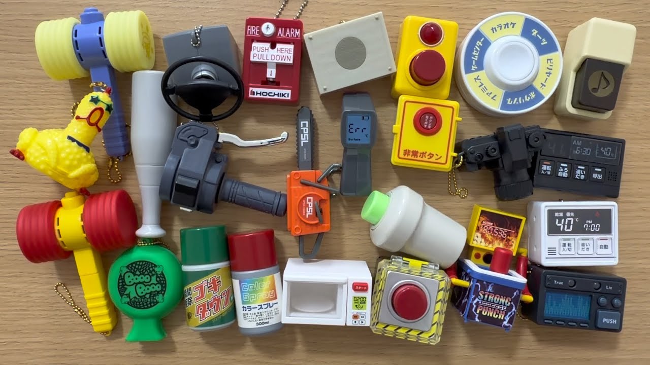 ピコピコハンマー、スプレー缶など色々な音が鳴るガチャガチャのオモチャA toy that makes various sounds