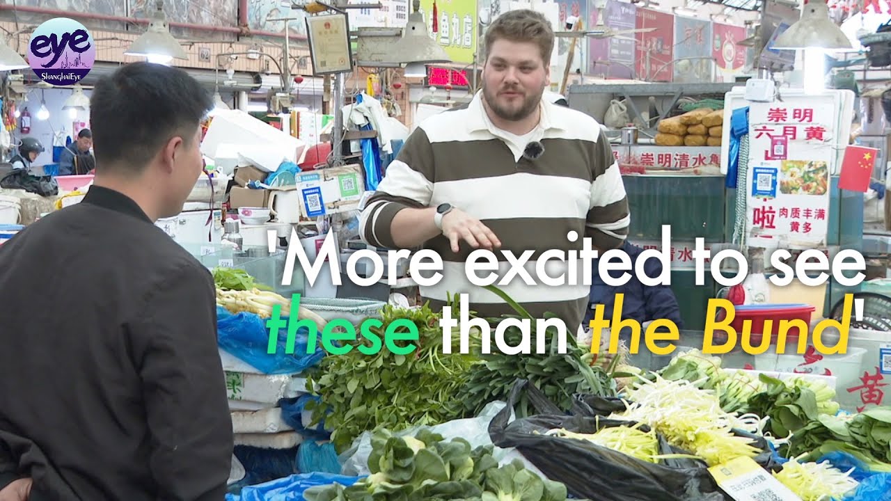 2,500 international tourists cruise into Shanghai for neighborhood charm and food