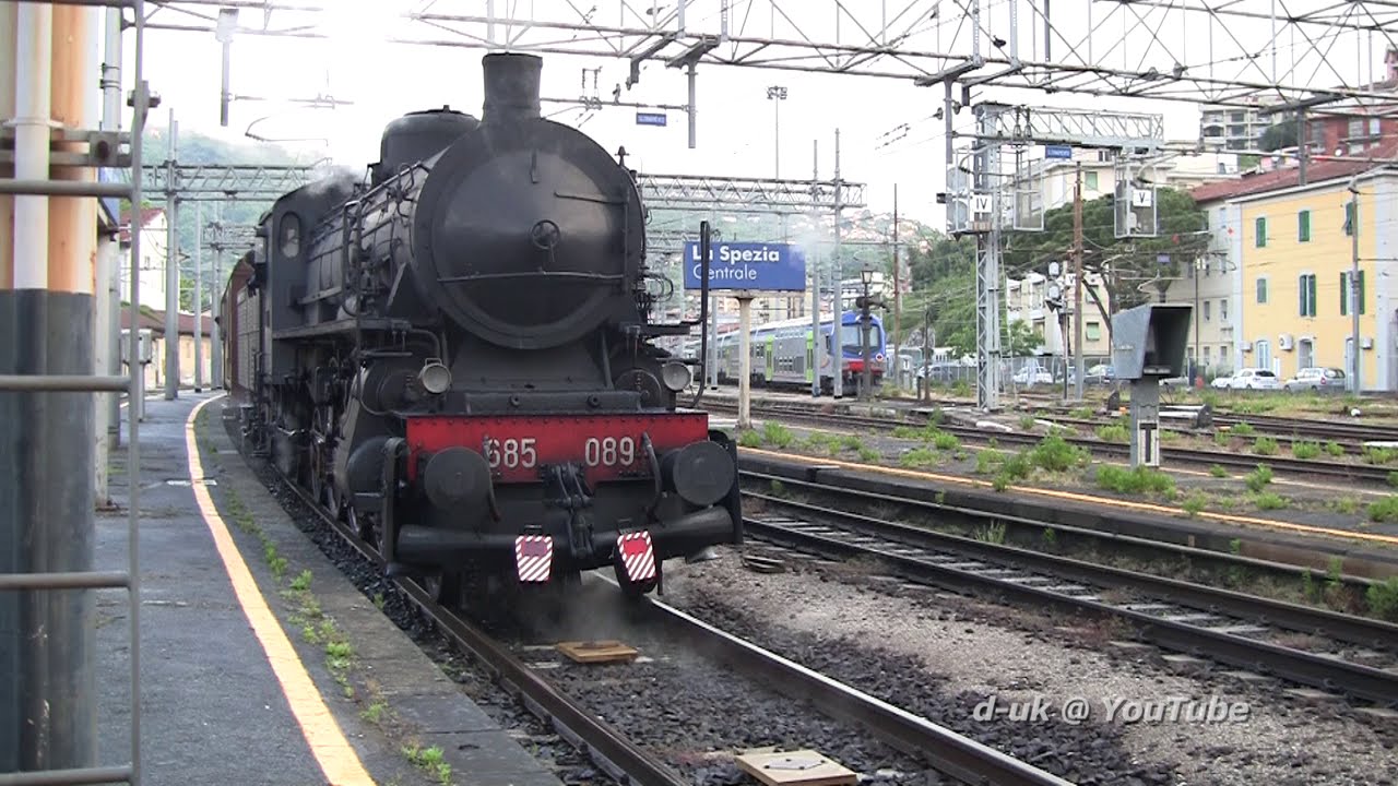 D445-1006 carrying Steam Locomotive 685-089 @ La Spezia Centrale - il CacciaVapore teaser 3