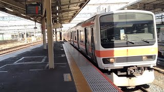 209系M71編成が回送列車として大宮駅3番線に入線到着停車するシーン(回54M)2024/03/18