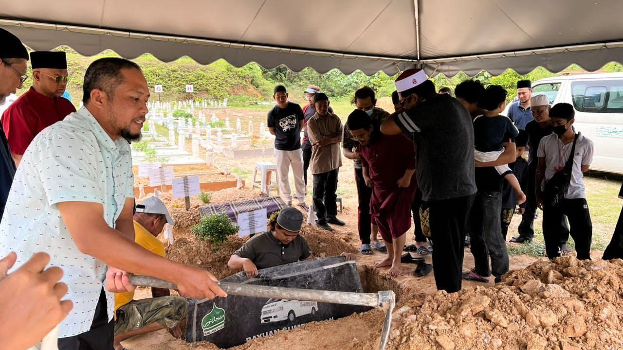 Telah kembali kepada penciptanya, Bapa mertuaku.#pergitakkembali #zairisaleh