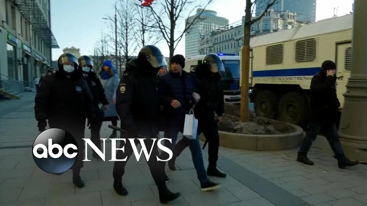 Russian government cracks down on press l WNT