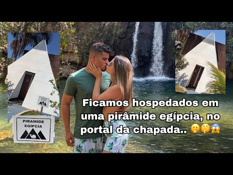 Ficamos hospedados em uma pirâmide egípcia, no portal da chapada.. ???