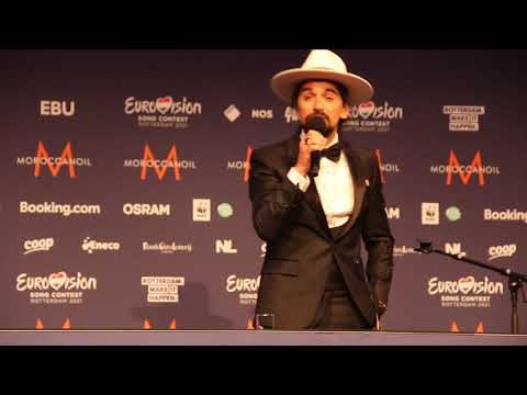 The Black Mamba (Portugal) sings Fado at the press conference