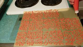 How To Pipe A Cornelli Lace Using Italian Buttercream