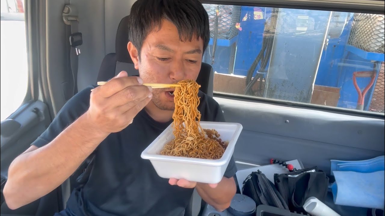 【男一人車中飯】一平ちゃん焼きそば 