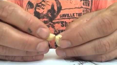 How to open a pistachio