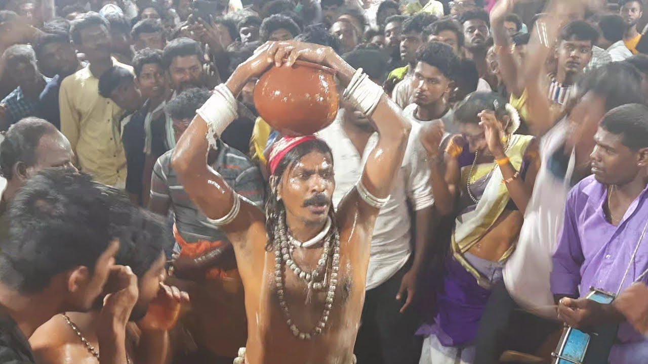 கள்ளுக்கலையத்துடன் துள்ளி வரும் வடக்கு மாசான சுடலை.