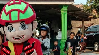Badut Lucu Goyang Dua Jari