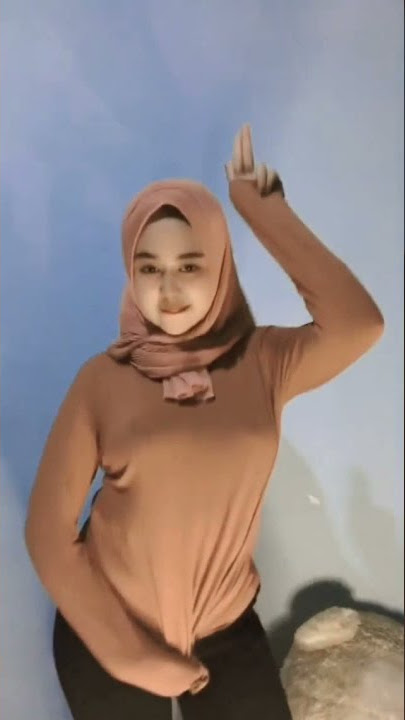 cewek jilban pamer melon
