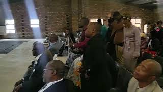 Ufanelwe ubukhosi yena