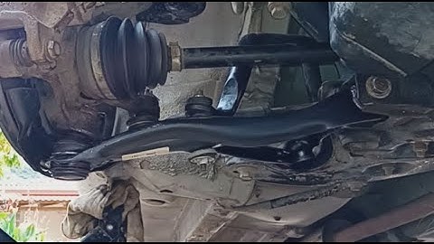 How to change front suspension arm on TOYOTA YARIS MK1.