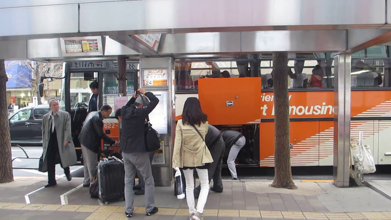 Airport Limousine Bus in Japan 忙しいバス発着 - YouTube
