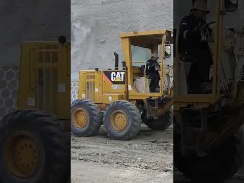 CAT 120H Precision Leveling the Winding Hill Road #motorgrader