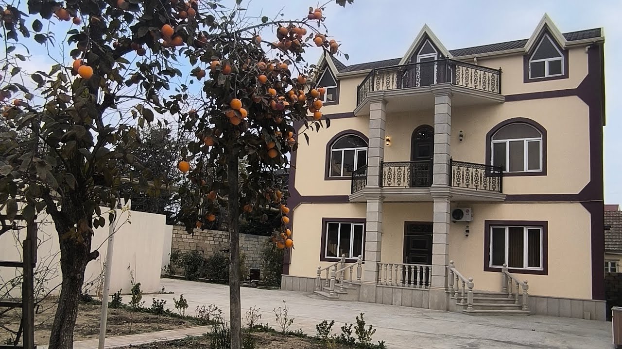 BiLəcəridə AvtovaqzaLın yanı.3 mərt.7 sotun içində Obyekti oLan ev.Kod:558.