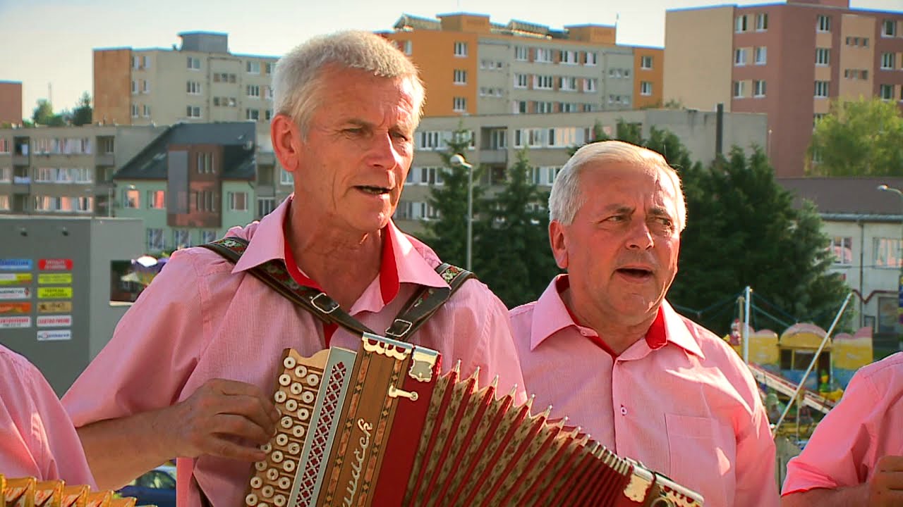 MYJAVSKÍ HELIGÓNKARI - Nad Myjavú dve hviezdičky svietia