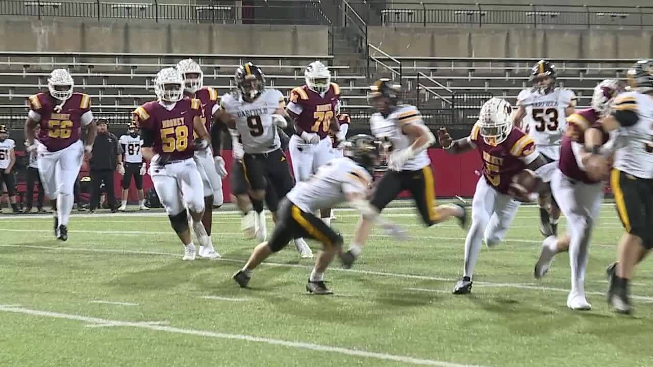 Lake, Mooney cruise to the next round