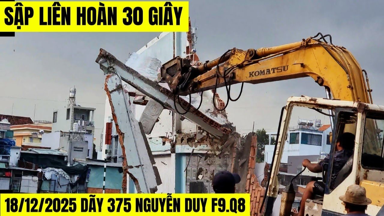 18/12/2025 Sụp Đổ Trong Tích Tắc Xe Cuốc QUÀO Liên Hoàn Nhà 373-375 Nguyễn Duy 