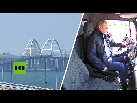 Putin inaugura el puente de Crimea al volante de un camión Kamaz