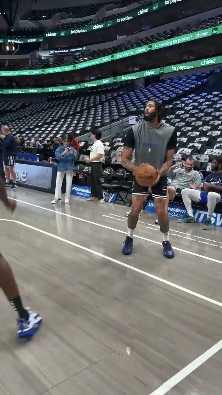 AD warming up ahead of his Dallas debut ?