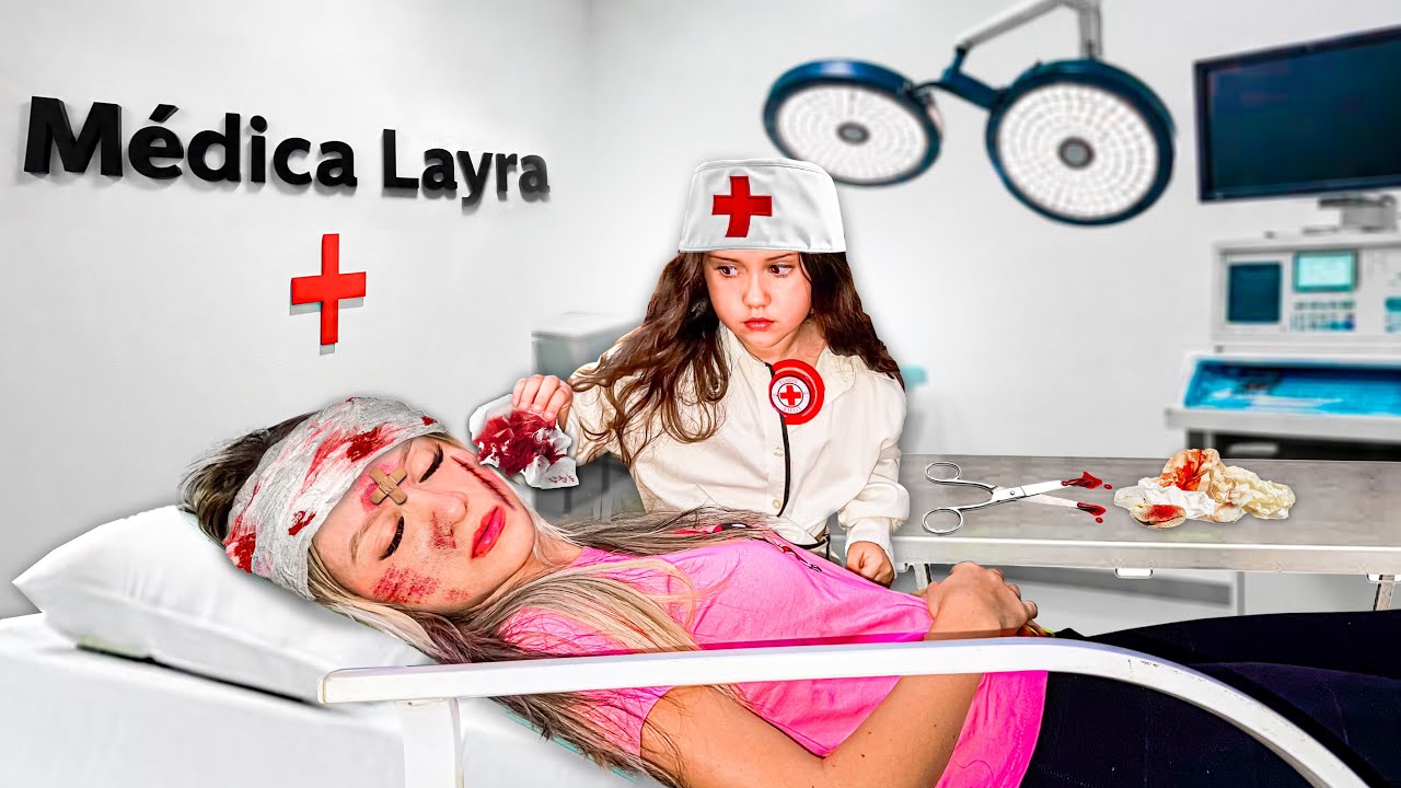LAYRA VIROU UMA MÉDICA PARA CUIDAR DA MENINA TODA MACHUCADA NO HOSPITAL ! 
