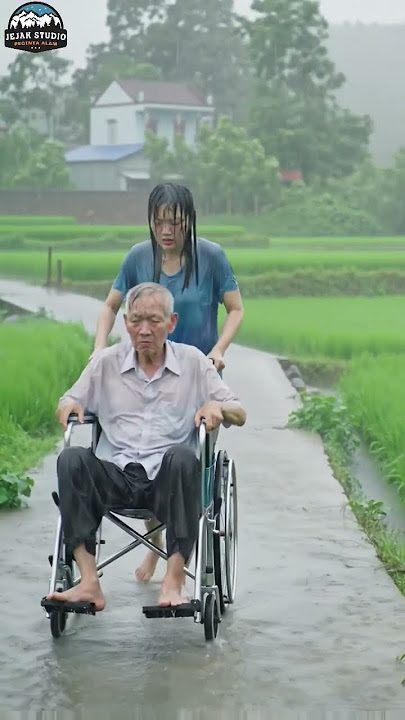 Rela terguyur hujan demi sang kake #alampedesaan #nature #rain #shortvideo